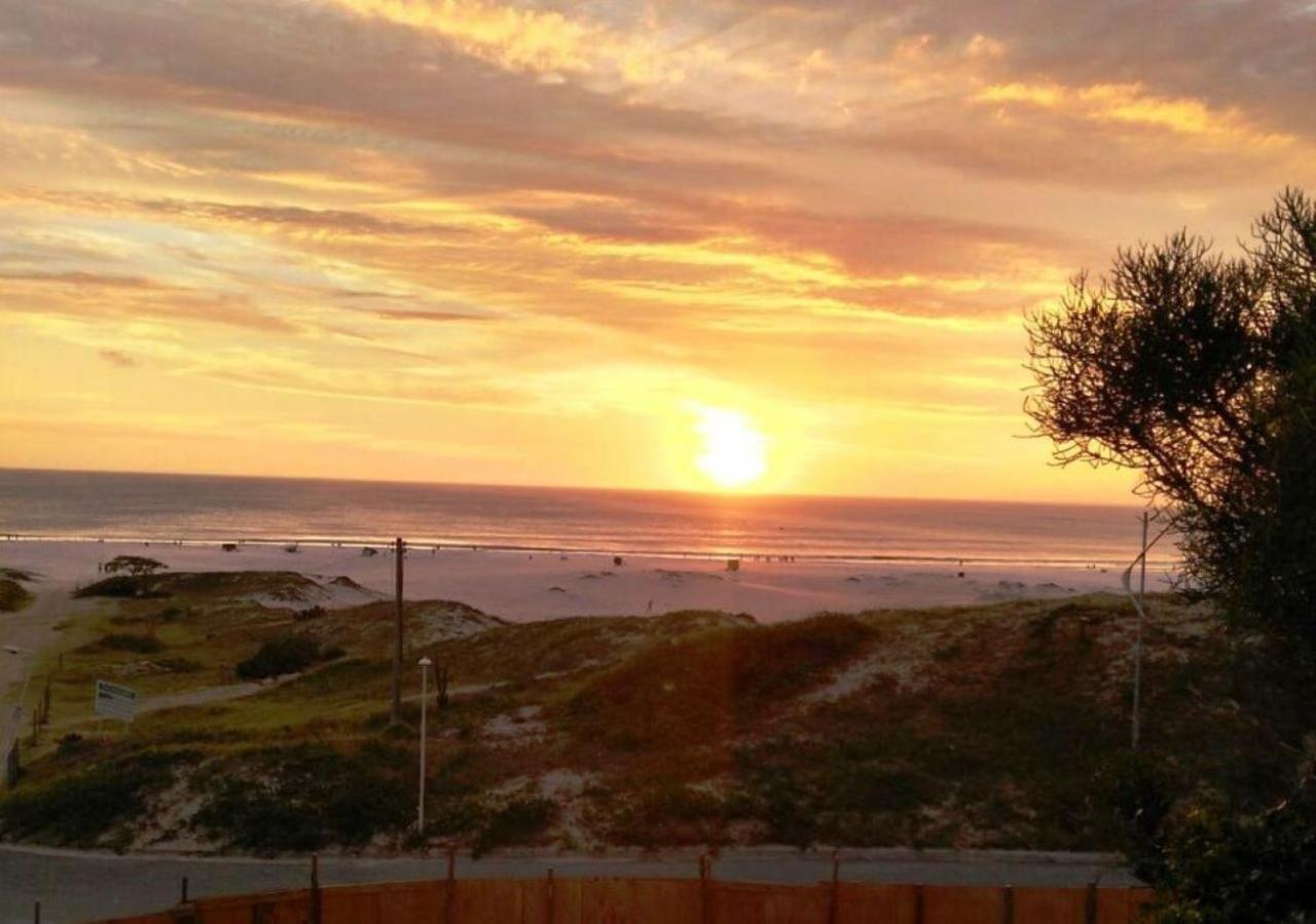 O mais lindo pôr do sol Vila Arraial do Cabo Exterior foto